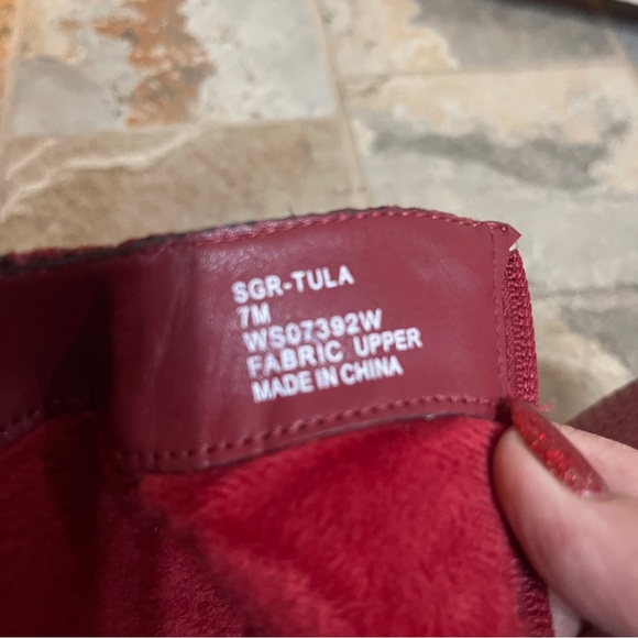 ❤️Wonderful Red & Black Snake Print Zip Up Ankle Booties! - Picture 10 of 10